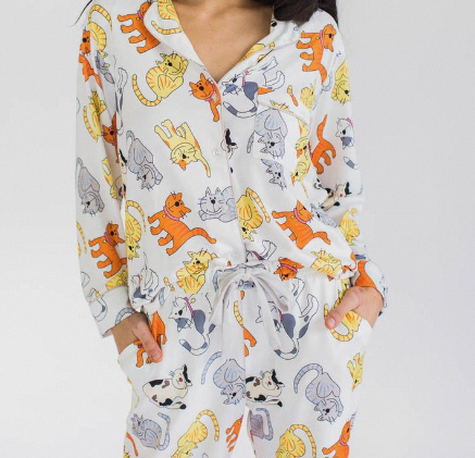 Gremlin Pajamas – Cozy Up with Quirky Style缩略图