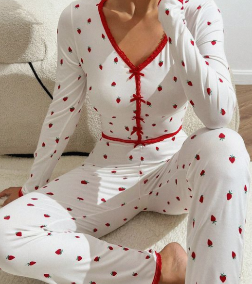 Christmas Pajamas for Women: The Season’s Cozy Must-Have插图1