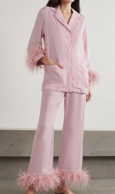 A Touch of Luxury: The Allure of Feather Trim Pajamas插图