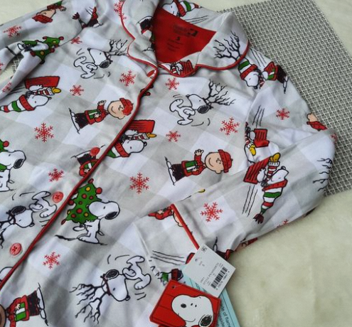 Snuggle Up for the Holidays: A Guide to Snoopy Christmas Pajamas插图2