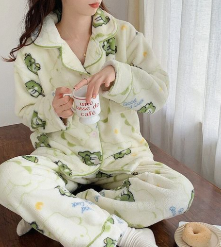 Combat chilly nights with the perfect winter pajamas! Explore different fabrics, styles, and features to find cozy PJs for a warm and relaxing sleep.