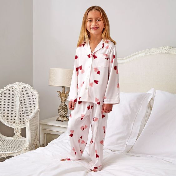 Make Easter morning extra special with adorable kids' Easter pajamas! Explore different styles, materials, and features to find the perfect pair for your child.