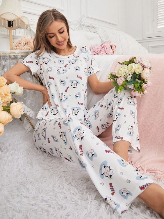 Pajamas Power: How to Style Your PJs for Comfort and Chic插图1