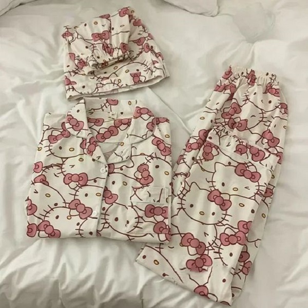 Hello Kitty sleepwear