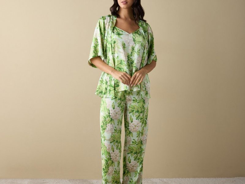 Floral print women's pajamas